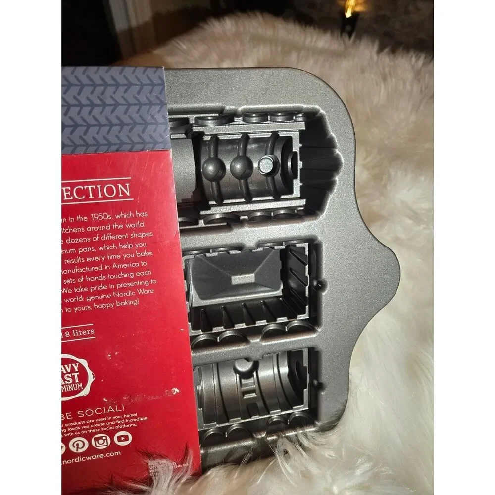 NWT Nordic Ware Train Cakelet Pan